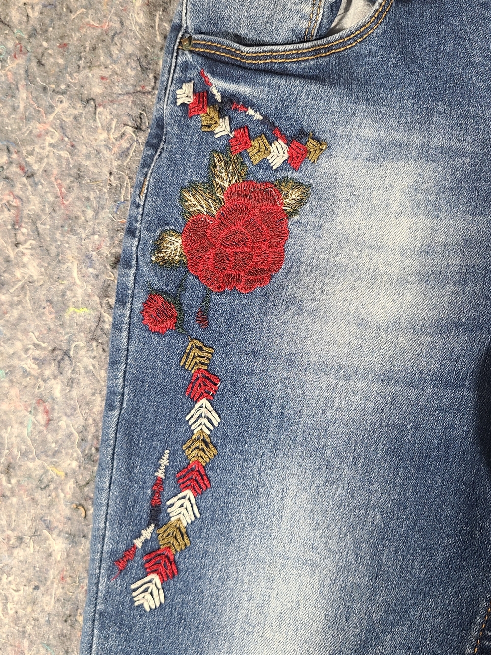L&B Lucky & Blessed Bootcut Embroidered Jeans Women's Size 6 - Picture 3 of 7